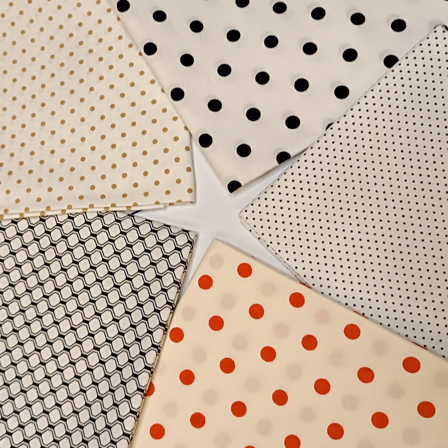 Fat Quarter Paket Punkte Gundi's Quilt Heaven