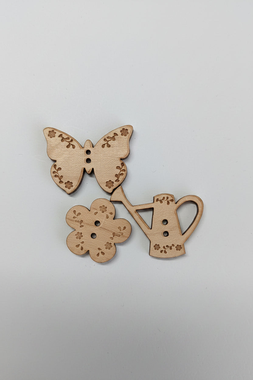Set Holzknopf Schmetterling Blume Gießkanne