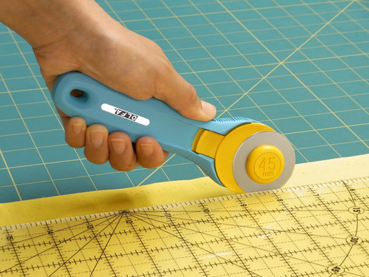 OLFA Splash Rollschneider aqua