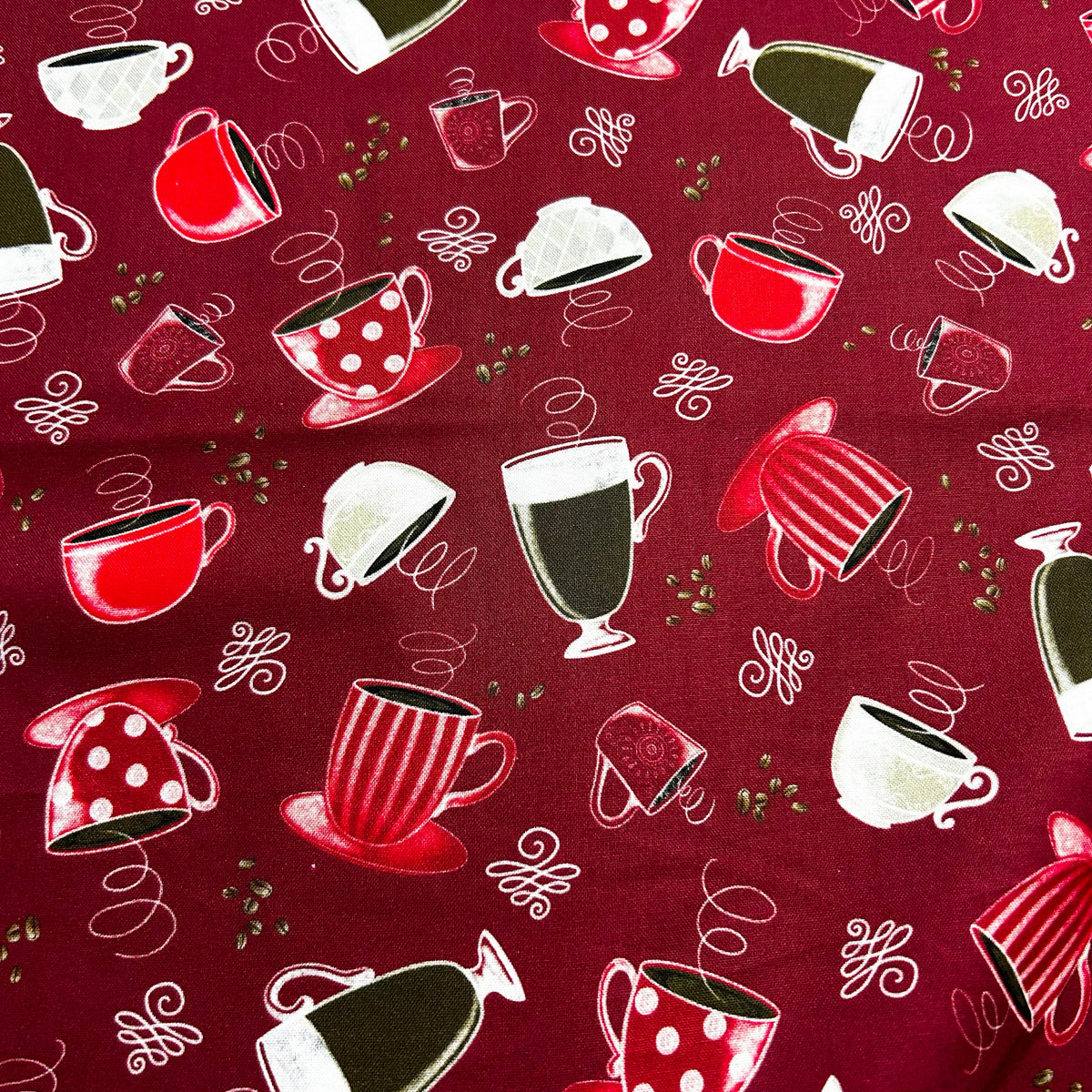 Baumwollstoff Perfect Brew Cups Deep Red Benartex