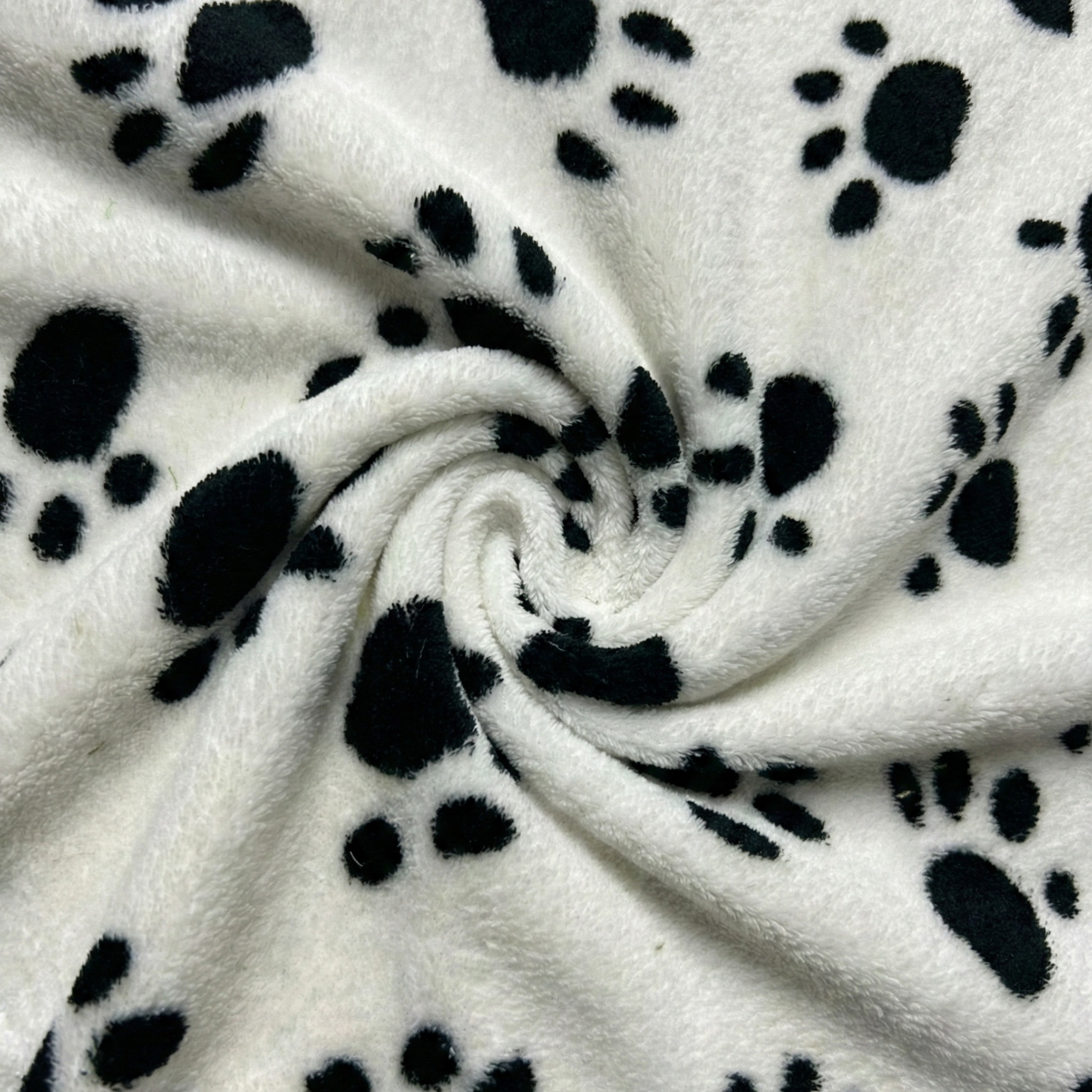 Wellness Fleece schwarze Pfoten auf weiß Hemmers Itex